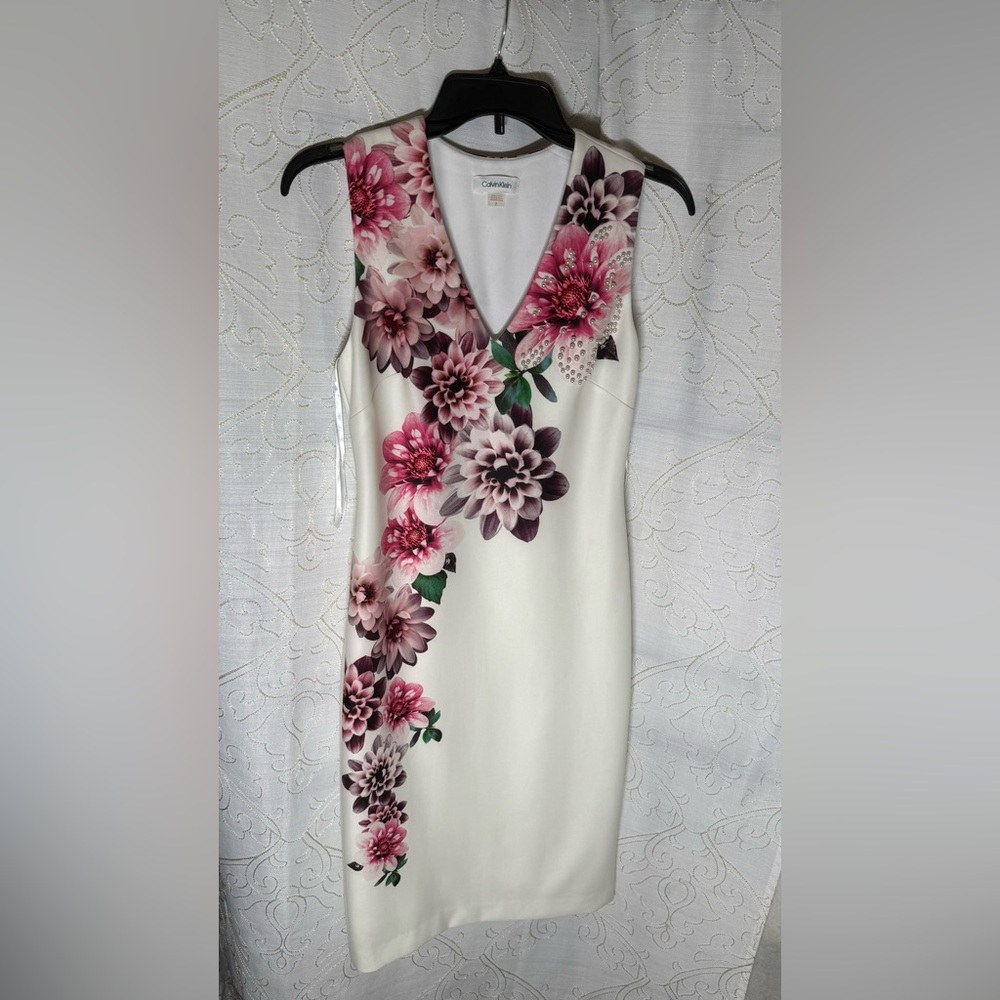 Calvin Klein/ Floral V-Neck Dress
